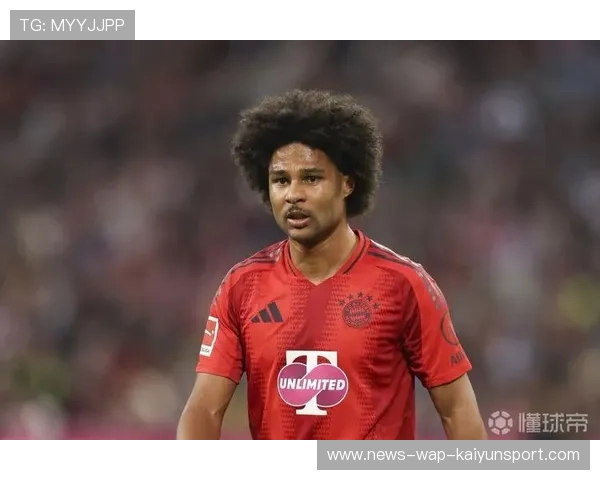 拜仁边路快速突破造成混乱，格纳布里插上完成致命一击