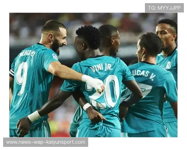 皇马左右飞翼不断切入，维尼修斯完成多次爆点