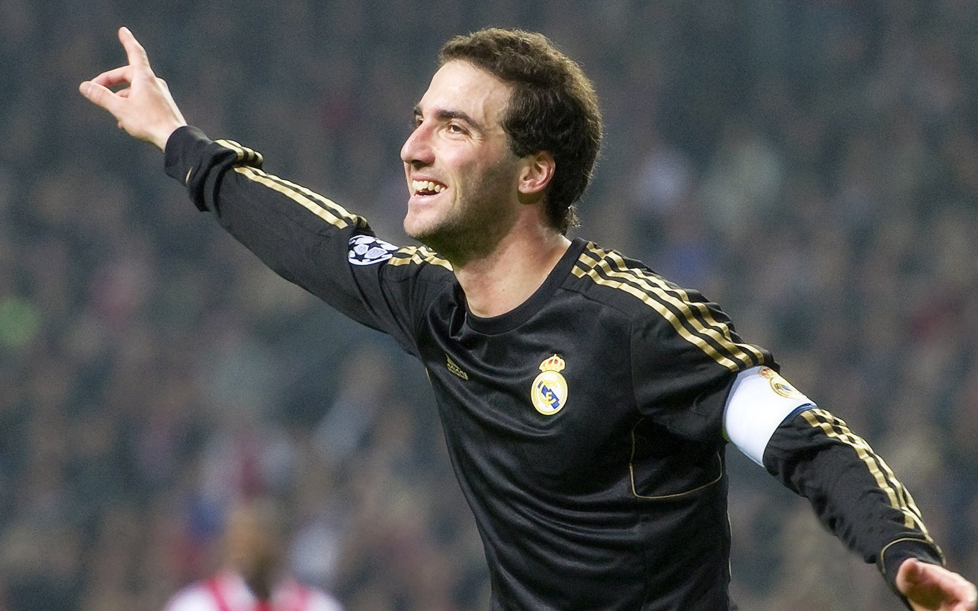 西甲巴塞罗那主场2比0战胜比利亚雷亚尔 莱万点球破门打破进球荒